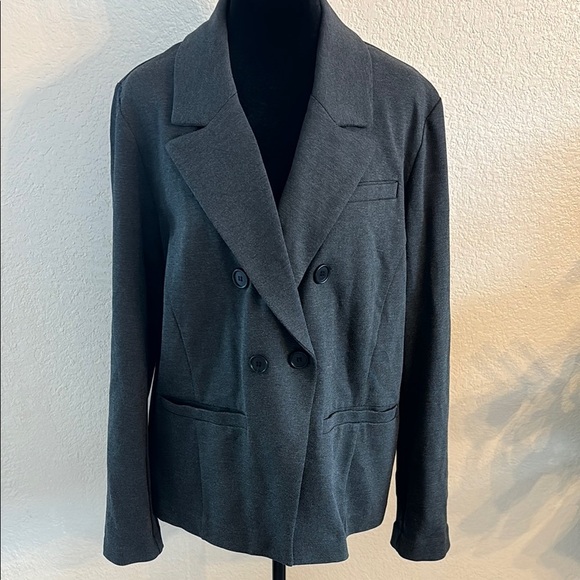 Bagatelle Collection Women's Double-Breasted Gray Blazer - Picture 4 of 9